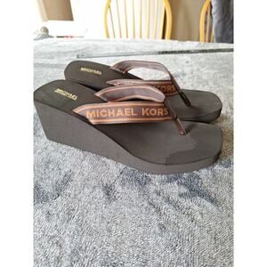 Michael‎ Michael Kors Womans Sz 9 Brown Logo Square Toe Chunky Platform Thong...